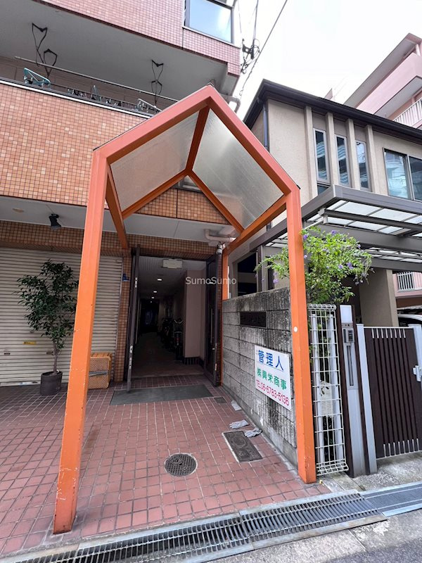 千寿ハイツ上汐のエントランス