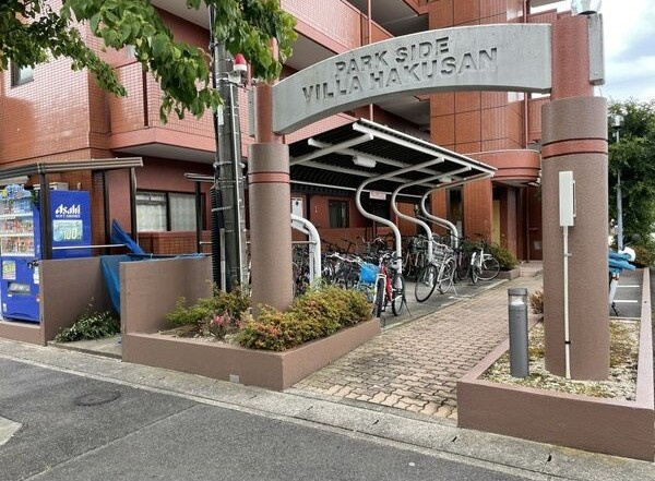ＯＳ・ＳＫＹパークサイドヴィラ白山のエントランス