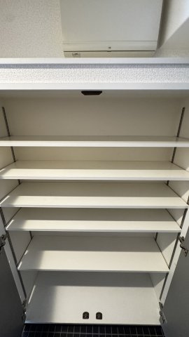 西新南スペーススクエアの収納