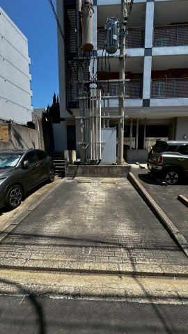 西新南スペーススクエアの駐車場