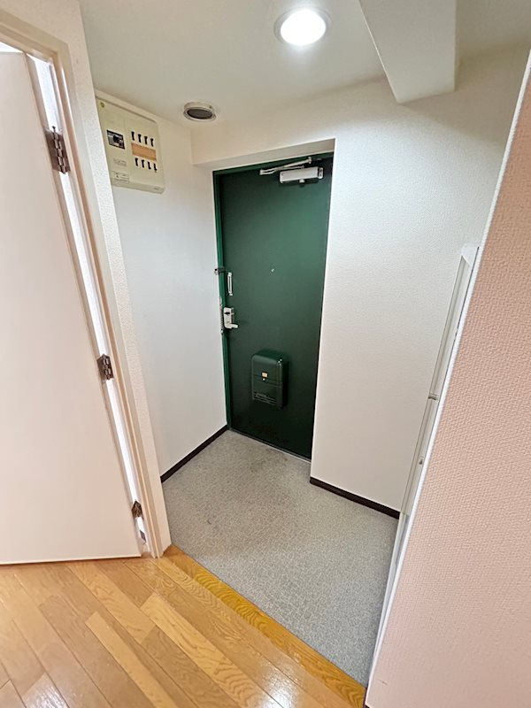 ジュリアス中山手の玄関