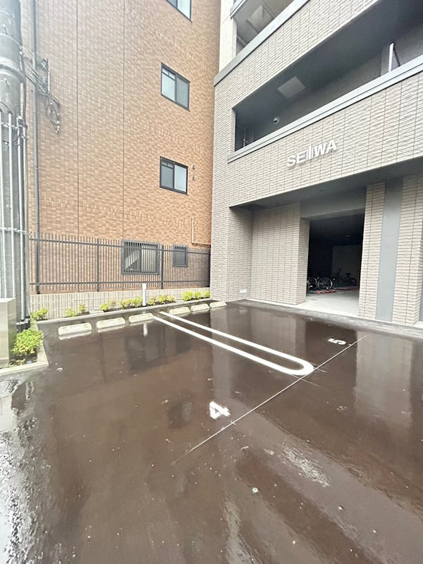 リベルタ元町通の駐車場