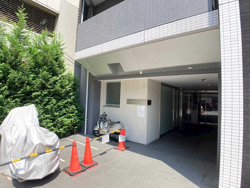 ミヤレジデンス新町のエントランス
