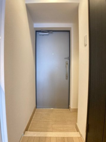 ミヤレジデンス新町の玄関