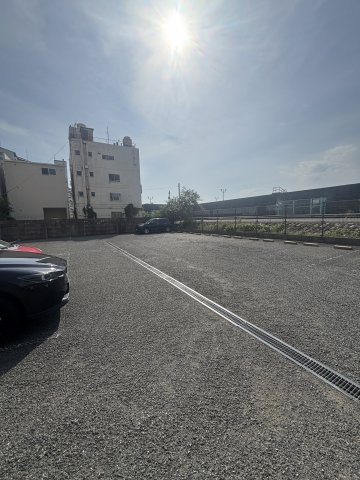 エクウス佃の駐車場