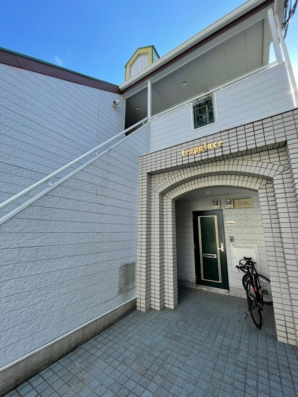 レオパレス上筒井の外観