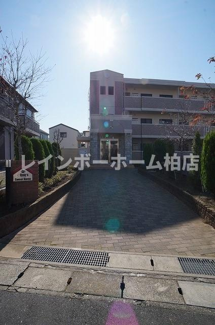 仲介手数料（賃料の1.10ヵ月）の50％OFF対象物件！のエントランス|落ち着いたエントランスです