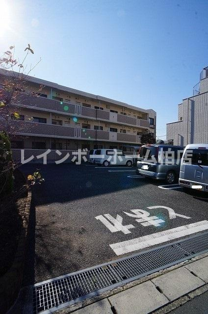 仲介手数料（賃料の1.10ヵ月）の50％OFF対象物件！の駐車場|駐車場に車を止められます