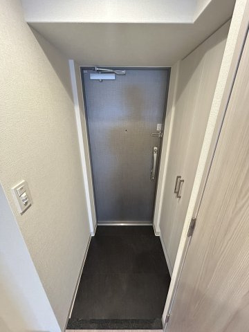 ファステート難波ミライズの玄関