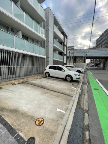 Branche平尾Ⅲeastの駐車場