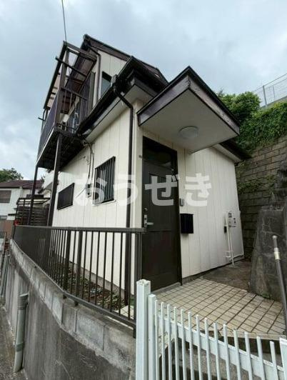 久保町貸家のエントランス
