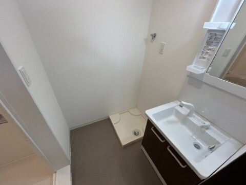 ジーメゾン天王台ウエストの洗面所|広い洗面スペース