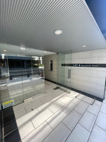 LAV心斎橋WESTのエントランス