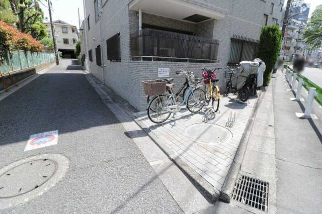 【駐輪場】 | コスモ大泉学園　(保谷店) | 小中学校まで徒歩3分以内！お子様の登下校も安心できる距離です。