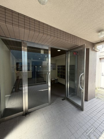 メゾン下沢のエントランス