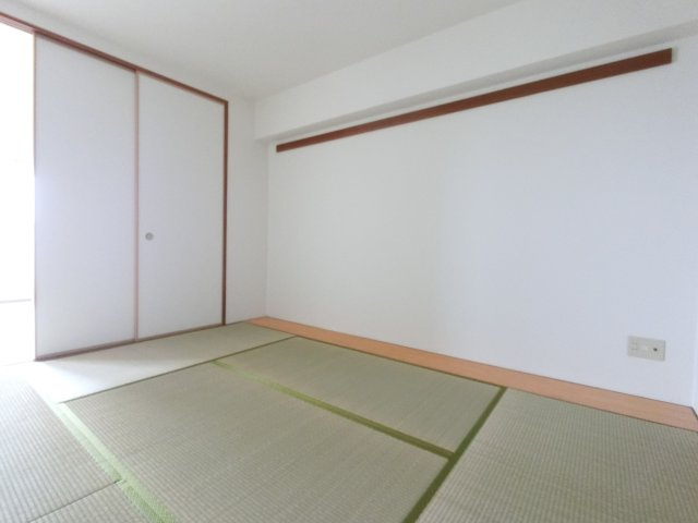 シャトーイノハナの和室