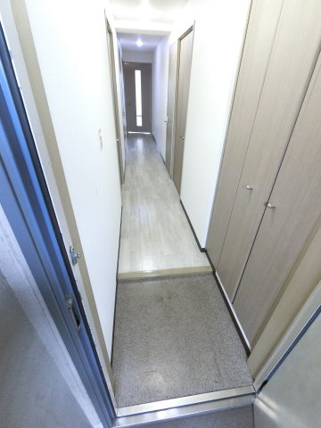 シャトーイノハナの玄関