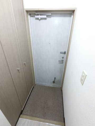 シャトーイノハナの玄関