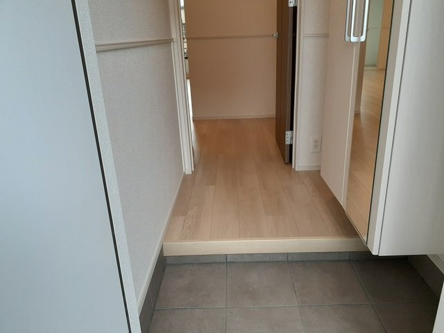 ウェルス　サン　イーストの玄関