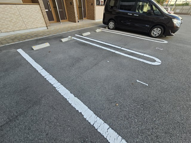 チェリー・ルアナの駐車場