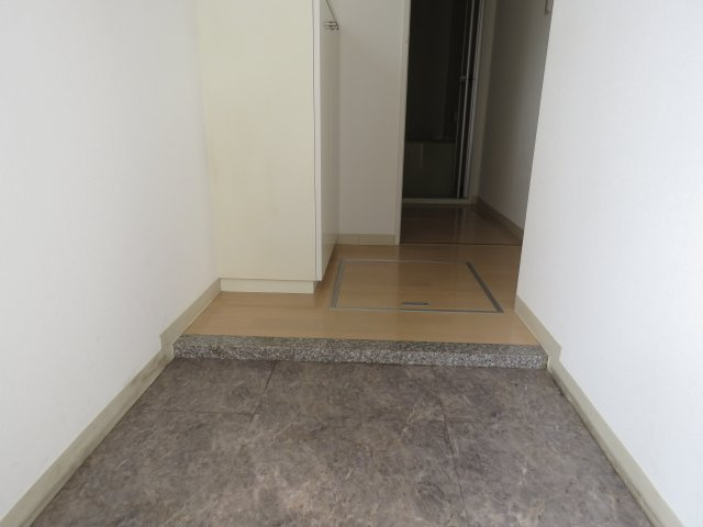 ルネスエレーヌ（Aタイプ）の玄関