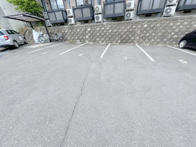アルトセドロの駐車場