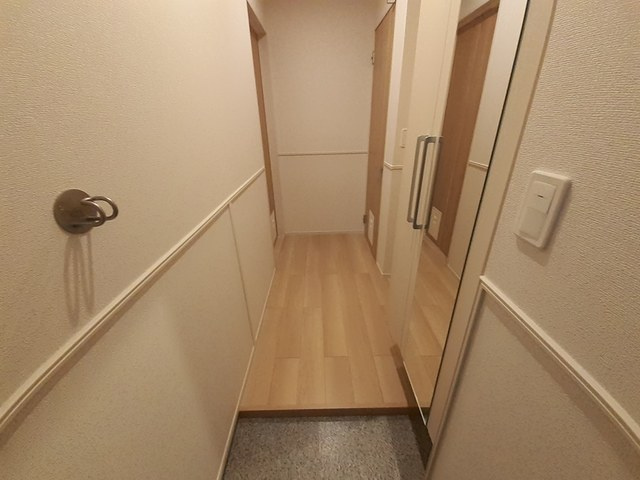 川崎市多摩区菅馬場１丁目のアパートの玄関