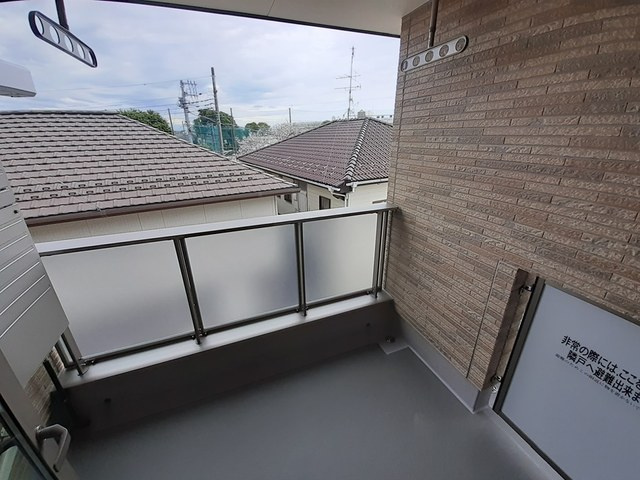 川崎市多摩区菅馬場１丁目のアパートのバルコニー