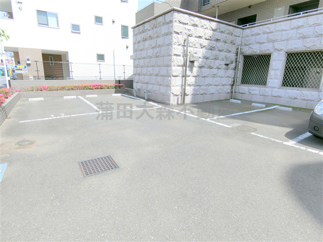 グランデュール千鳥の駐車場