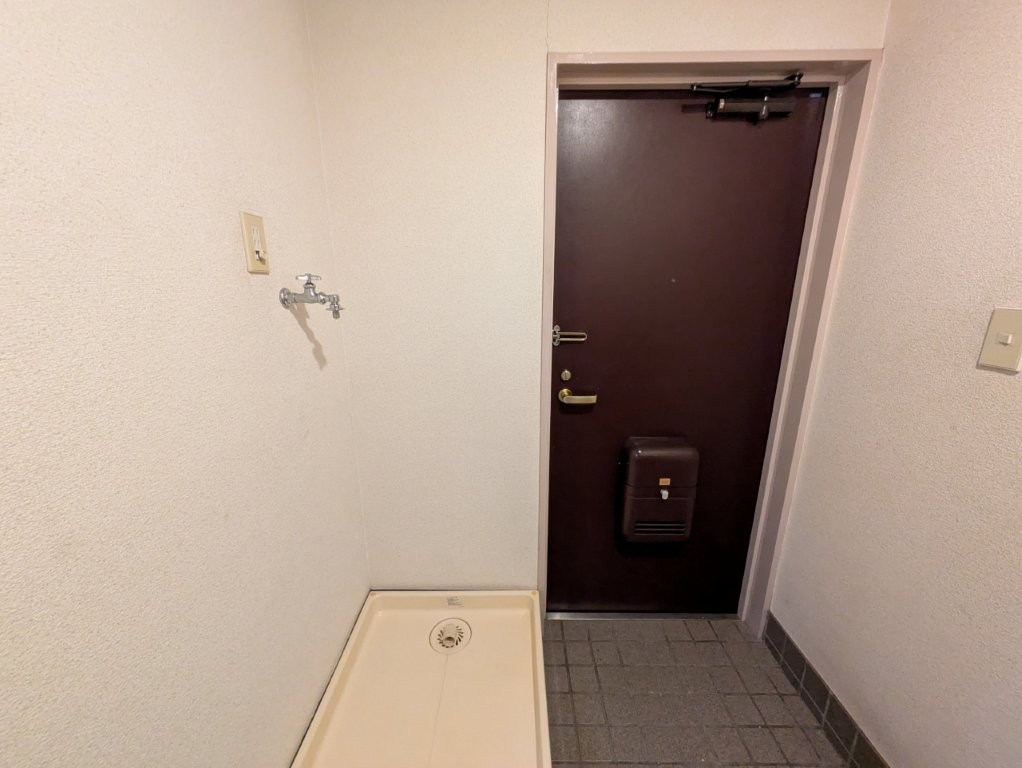 武蔵野市境２丁目の賃貸マンションの玄関|収納もある玄関です