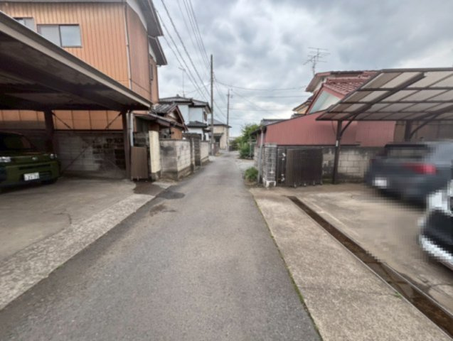 栃木市岩舟町　中古戸建の前面道路含む現地写真