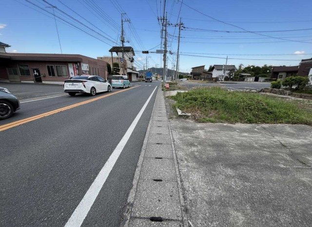 栃木市岩舟町　中古戸建の前面道路含む現地写真