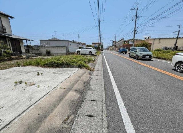 栃木市岩舟町　中古戸建の前面道路含む現地写真