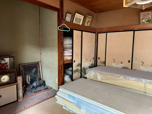 南向き広縁付きの平屋。自分好みの改修が可能 栃木県栃木市城内町二丁目 の和室|畳の表替えやフローリングへの変更など、改修のしがいがある室内