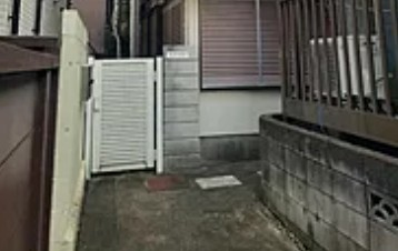 豊島区千川２丁目のアパートのエントランス
