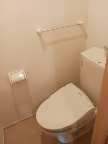 【トイレ】 | コーポ　デージー | 落ち着いた色調のトイレです