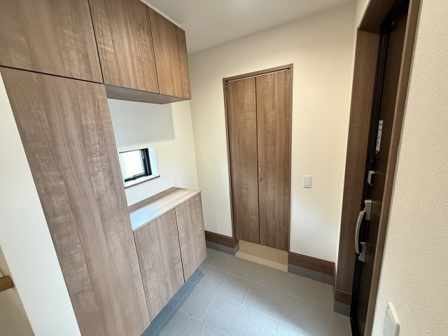 東雲町2丁目　新築戸建 Bの玄関|【玄関】