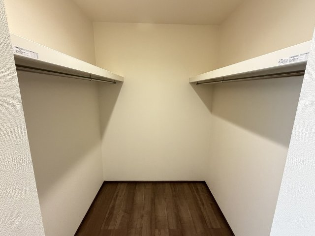 東雲町2丁目　新築戸建 Bの収納|【WIC】