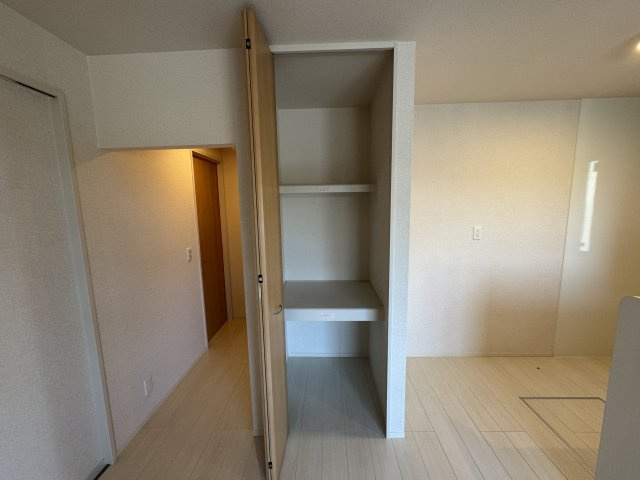 ロマージュNARITAの内装|収納（キッチン）