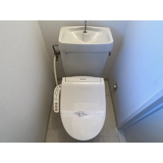 レモンハイツⅢのトイレ|ゆったりとした空間のトイレです