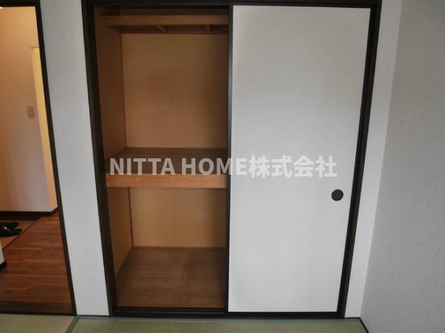 ファミールコーポ高屋8の収納|全居室収納スペース付きです★