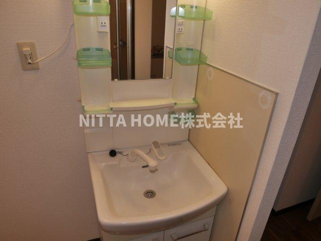 ファミールコーポ高屋8の洗面所|独立洗髪洗面台がついています◇