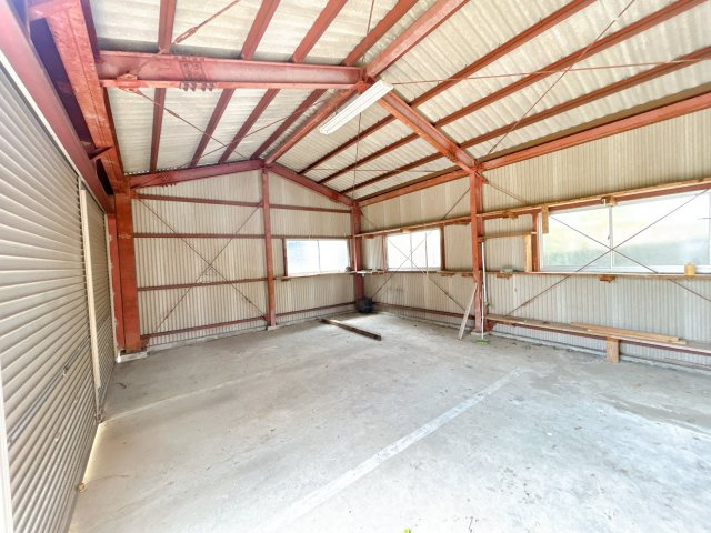 都城市志比田町の中古一戸建の設備|倉庫内部