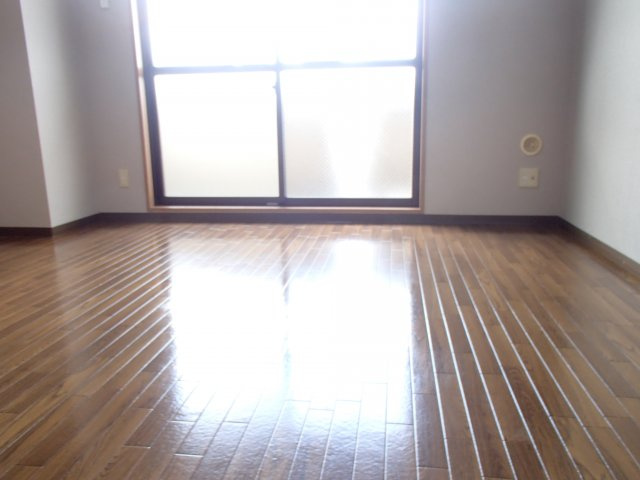 【洋室】 | サンピリア小阪 | 明るい洋室です