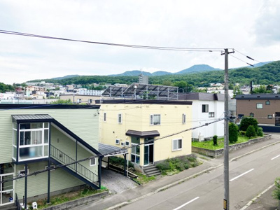 【展望】 | ハウスオブリザ稲穂 | リビングからは、手稲の山々の稜線を望みます♪