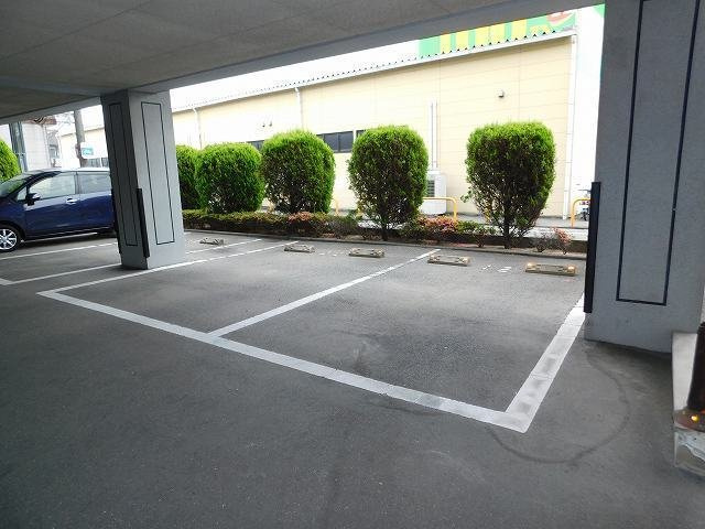 プレジール・Ｓの駐車場|カースペースがあります