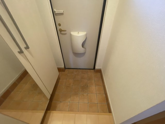 コスモグレイスＢの玄関