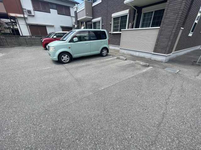 コスモグレイスＢの駐車場