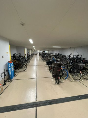 WコンフォートタワーズWESTの駐輪場