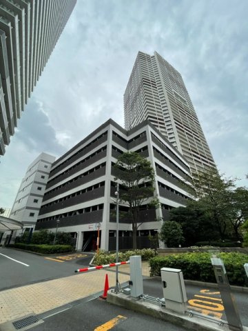 WコンフォートタワーズWESTの駐車場